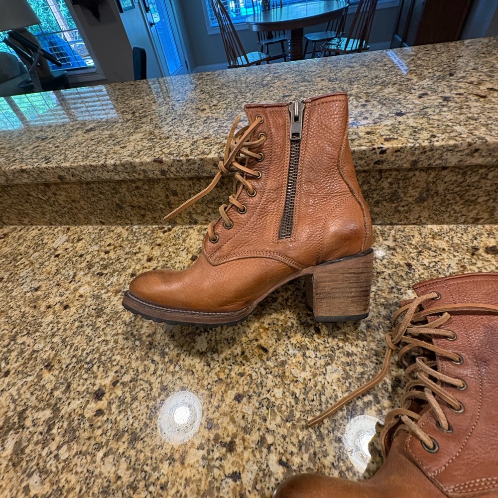FREEBIRD Cavalier Tan Leather Side Zip Lace Up Boots Sz 10 Block Heels - Picture 7 of 9